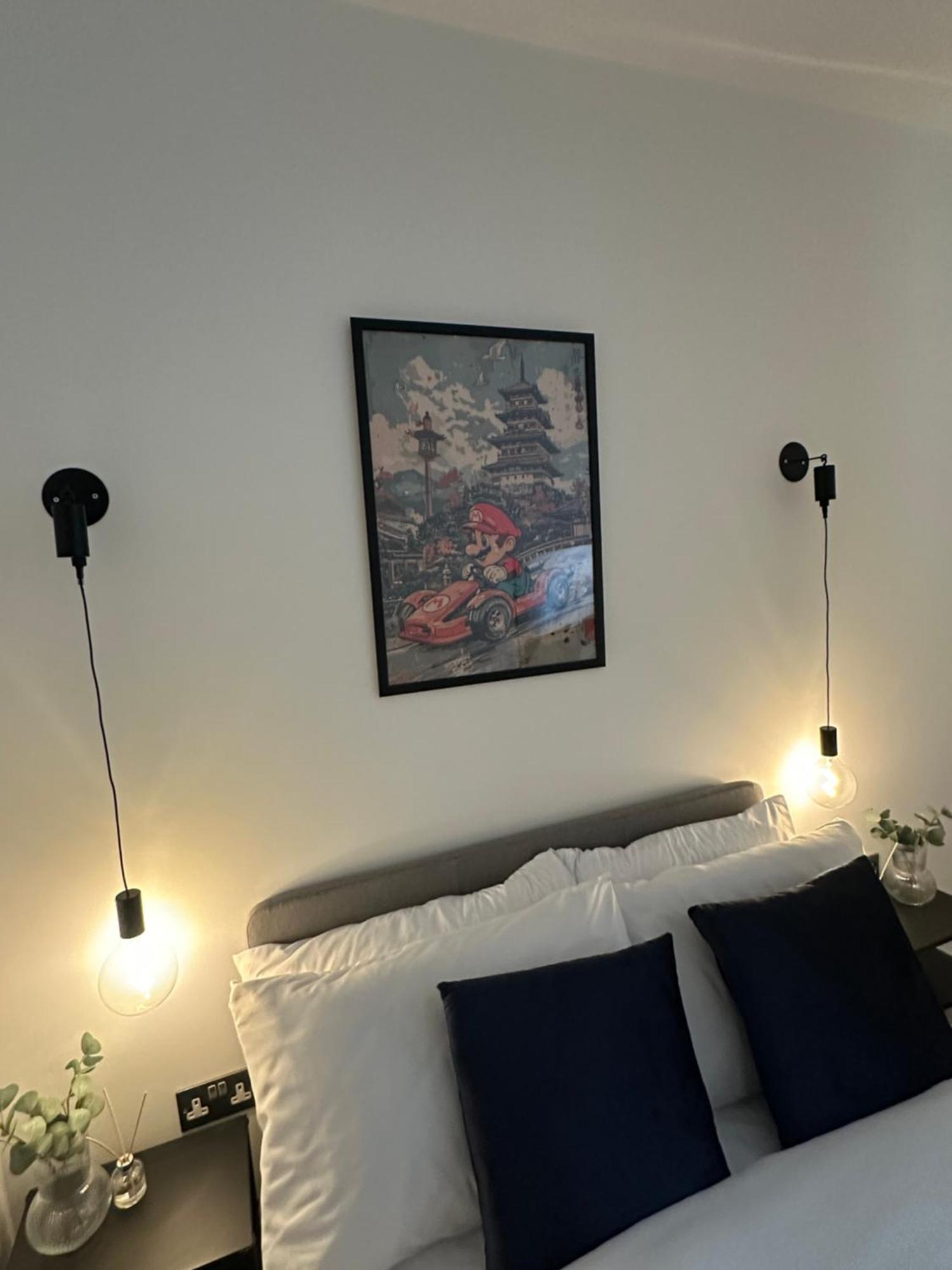 Retro Suite A Luxury Apartment With King Size Bed Wii Games And Entertainment Leicester Exterior photo