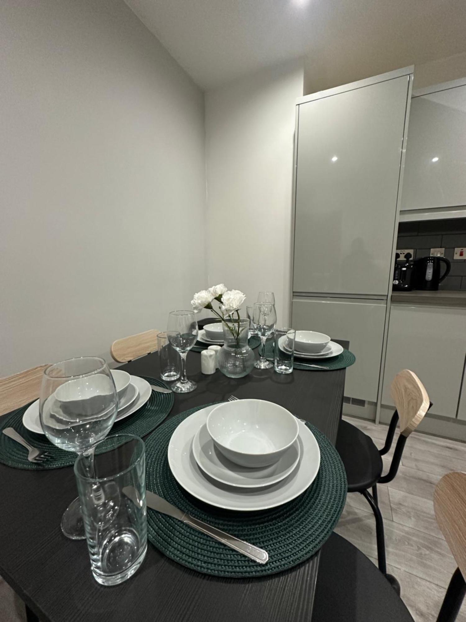 Retro Suite A Luxury Apartment With King Size Bed Wii Games And Entertainment Leicester Exterior photo