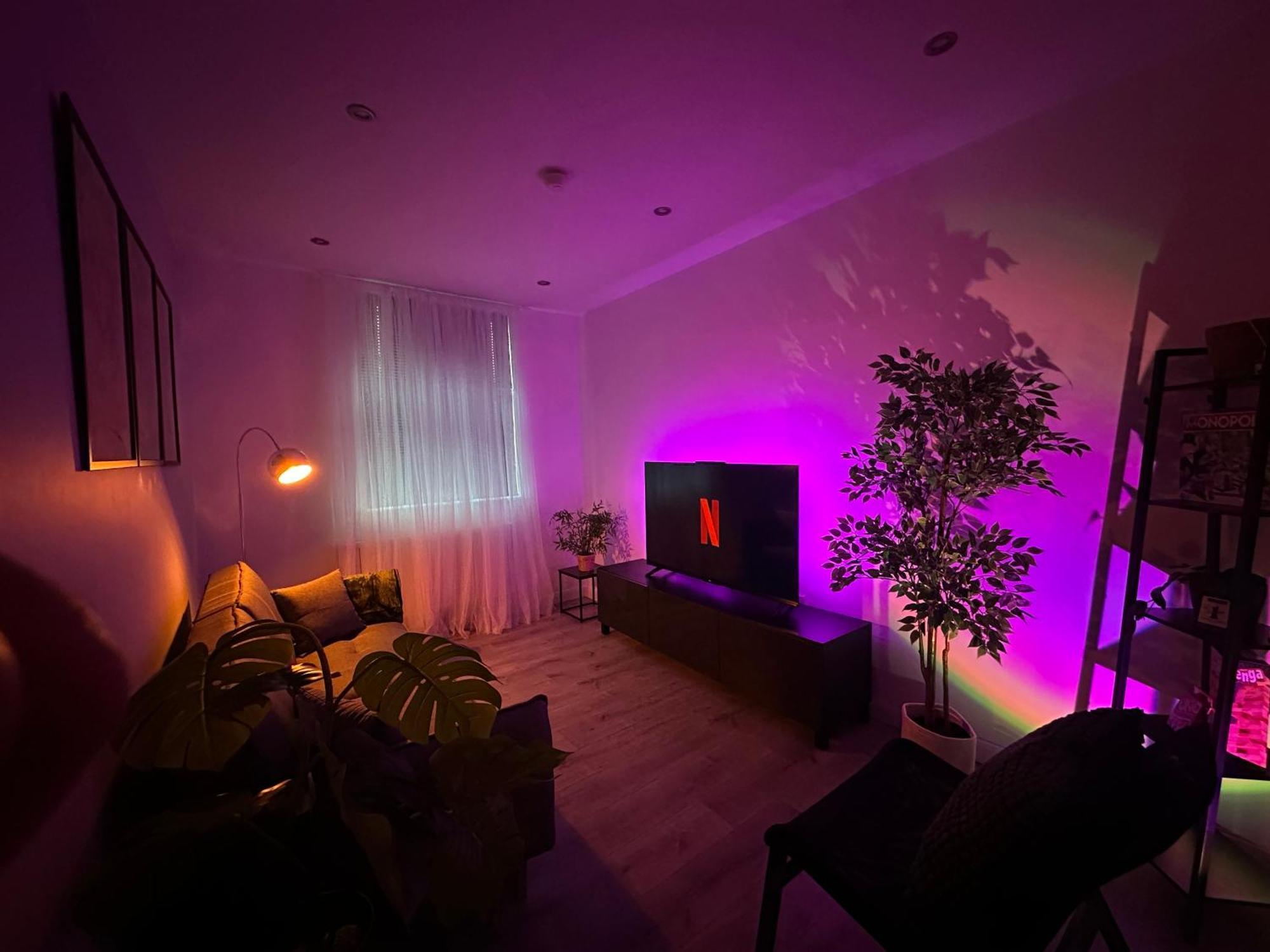 Retro Suite A Luxury Apartment With King Size Bed Wii Games And Entertainment Leicester Exterior photo